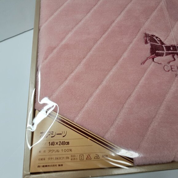 Celine Pink Blanket - Picture 8 of 17